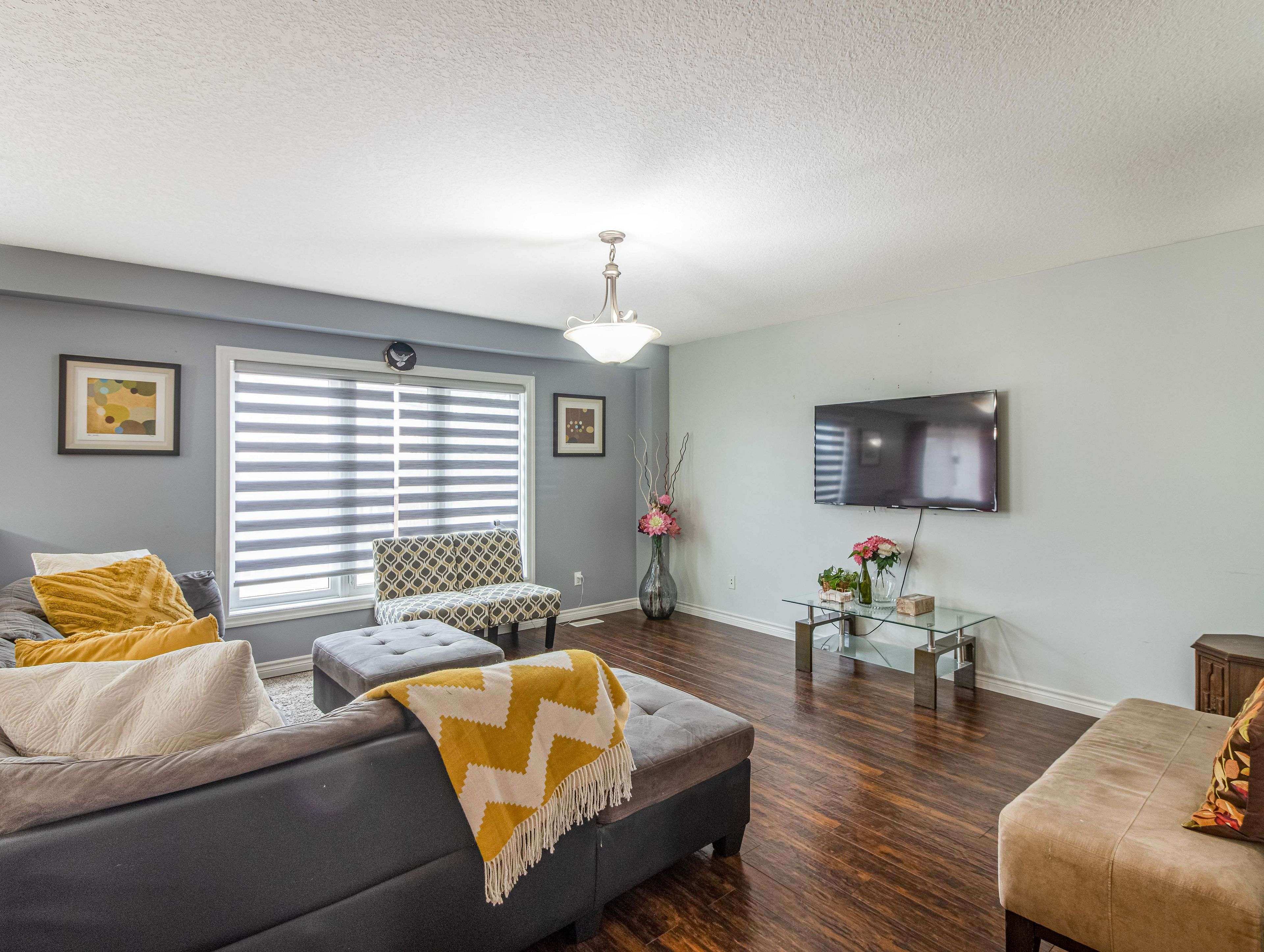 Woodstock, ON N4V 0B1,702 Frontenac CRES