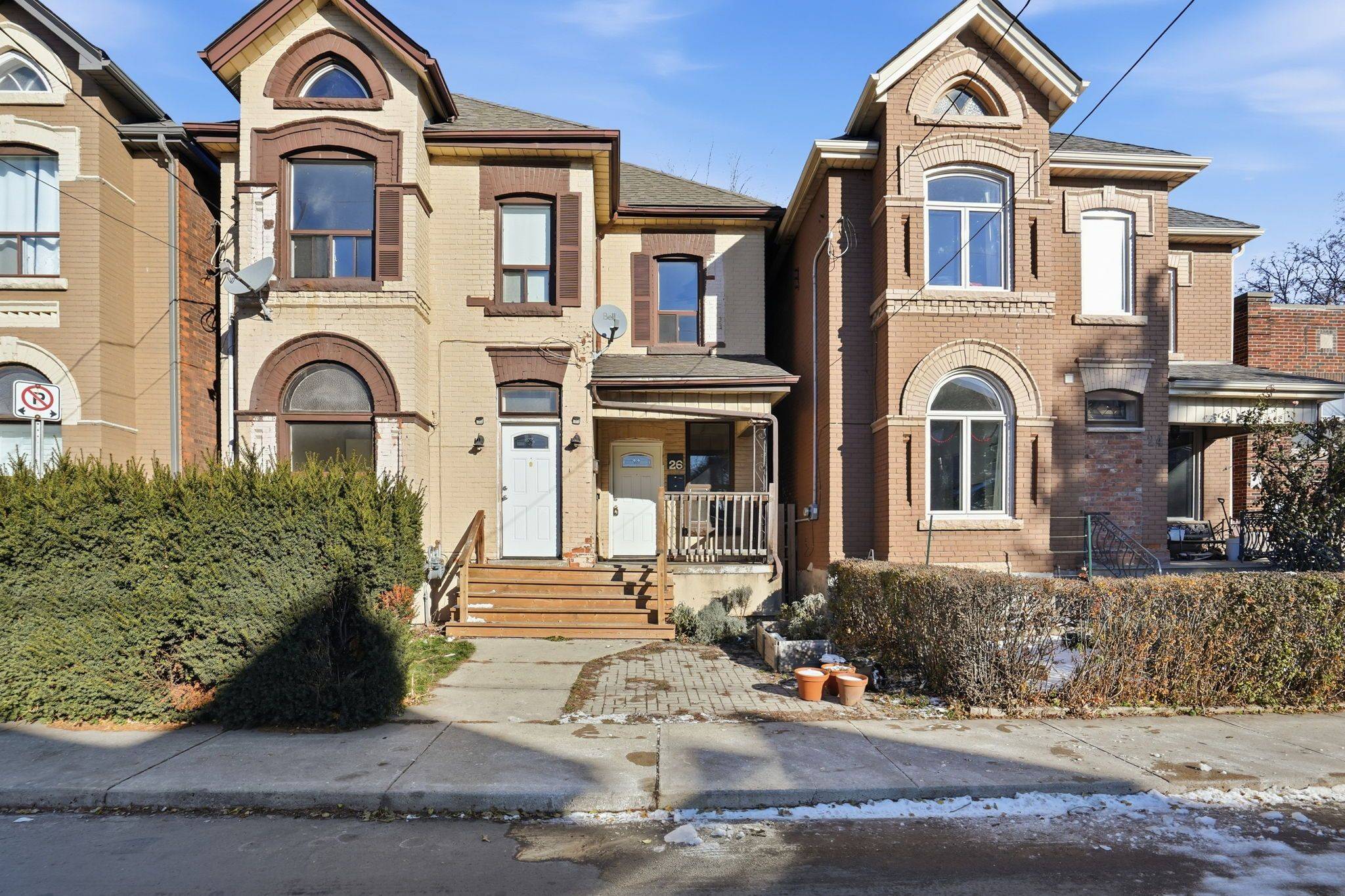 Hamilton, ON L8L 1B2,26 Murray ST W #Lower