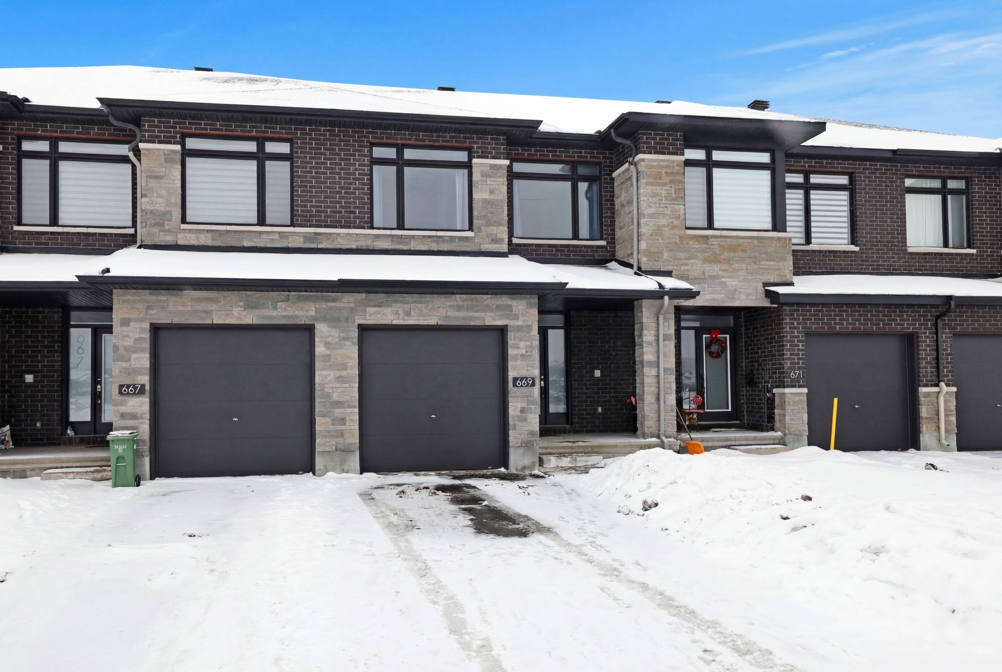 Orleans - Convent Glen And Area, ON K1W 0P2,669 Cordelette CIR E