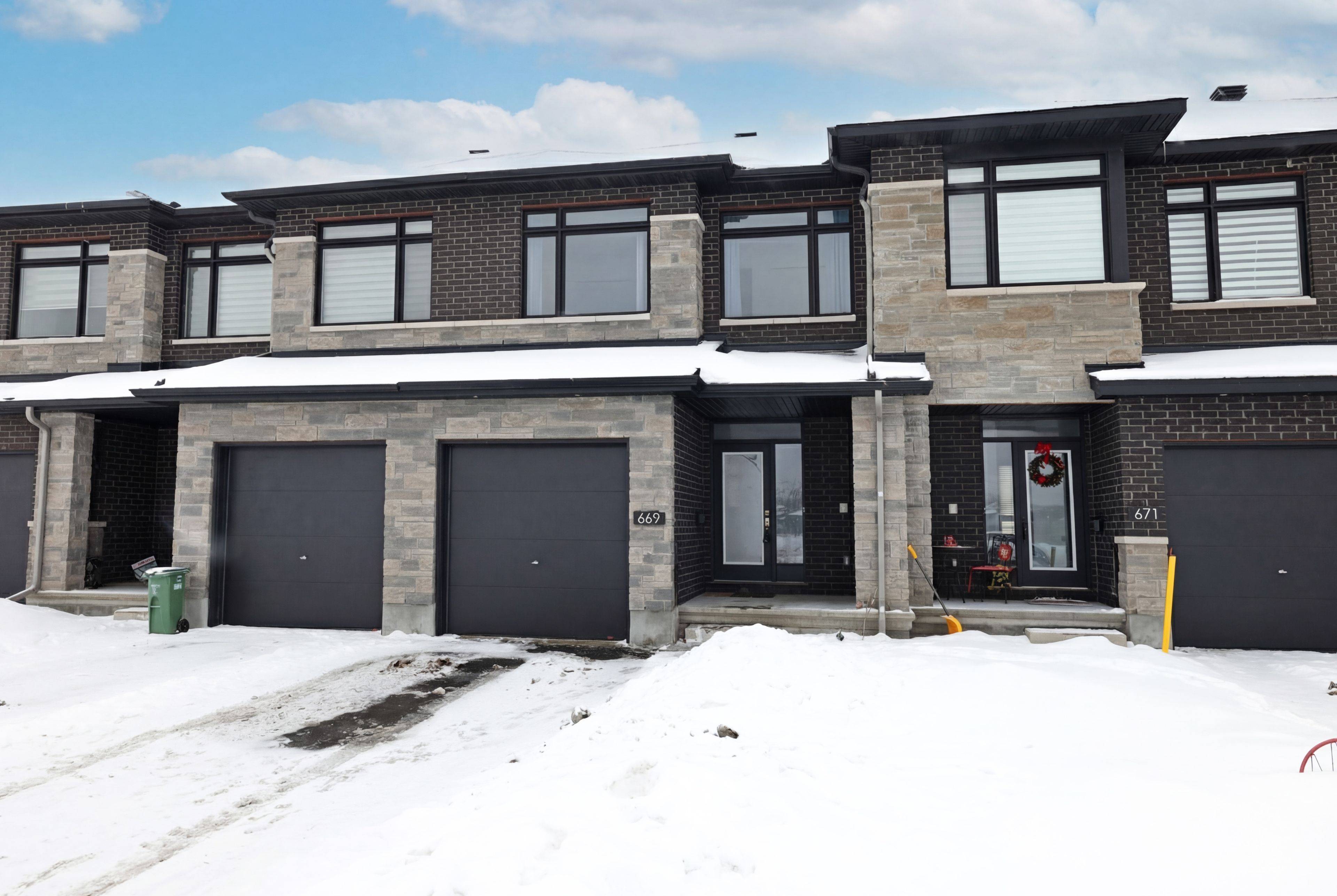 Orleans - Convent Glen And Area, ON K1W 0P2,669 Cordelette CIR E