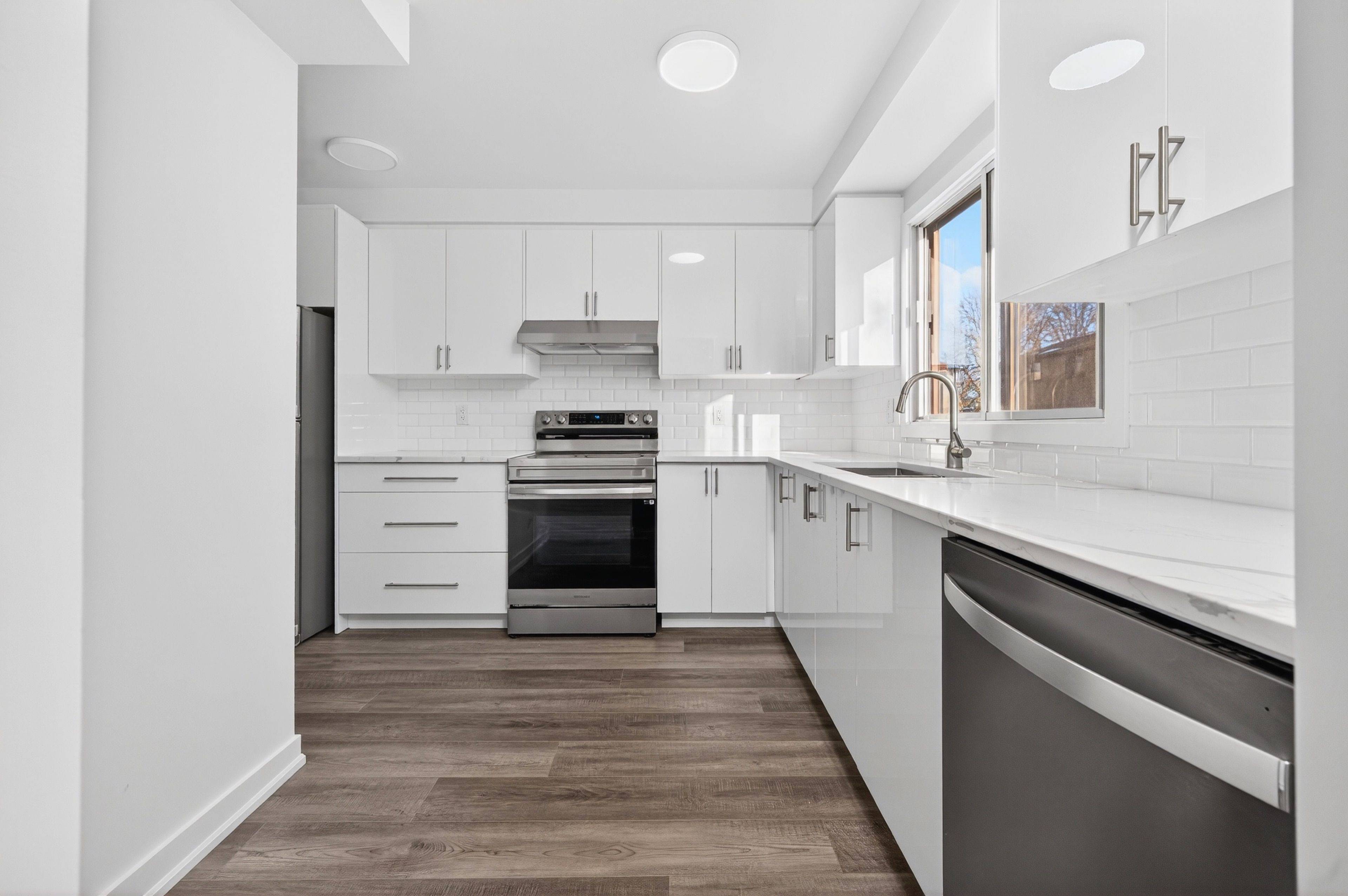 Cyrville - Carson Grove - Pineview, ON K1J 8R4,1457 Murdock Gate #111