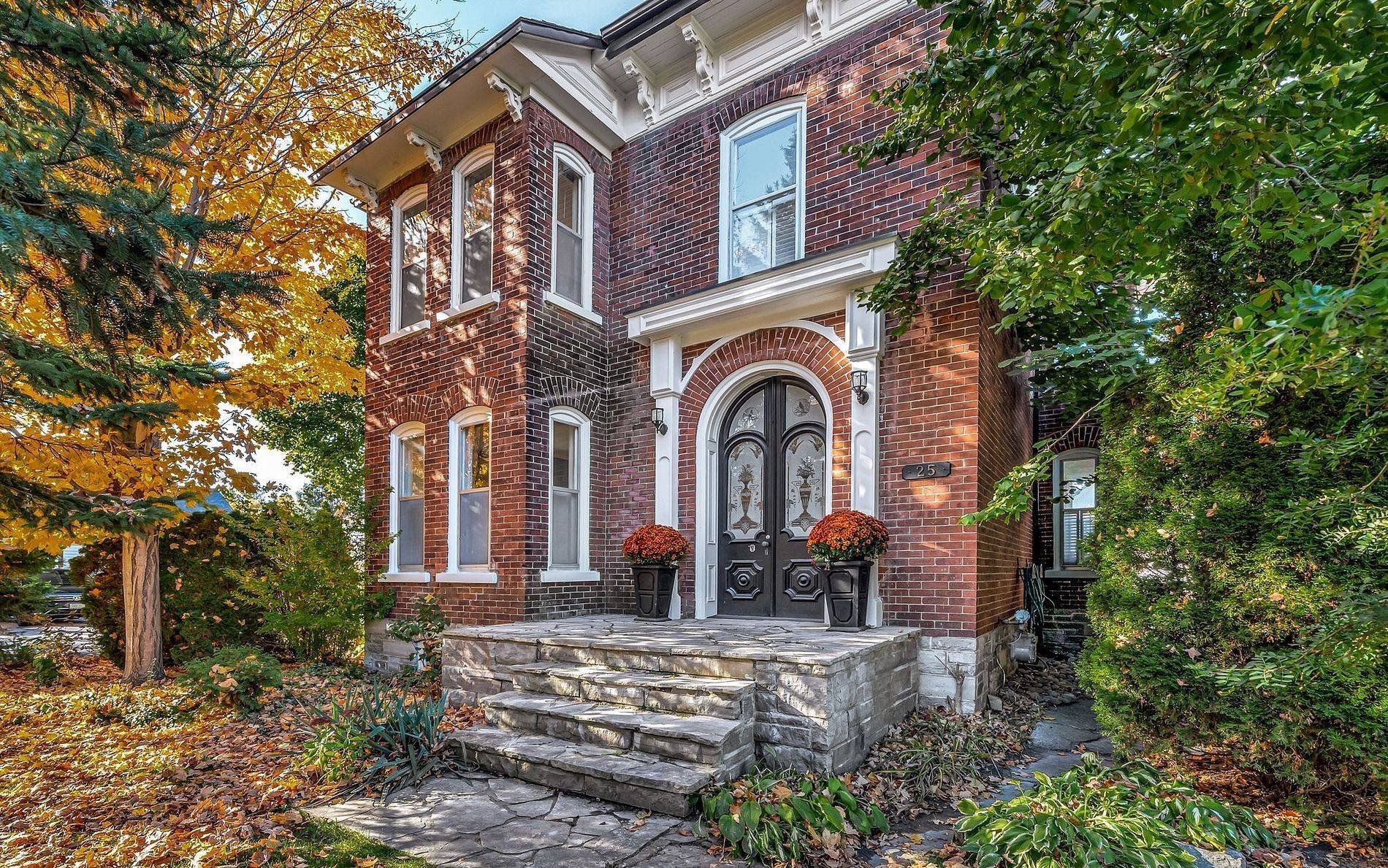 Prince Edward County, ON K0K 2T0,25 Picton Main ST