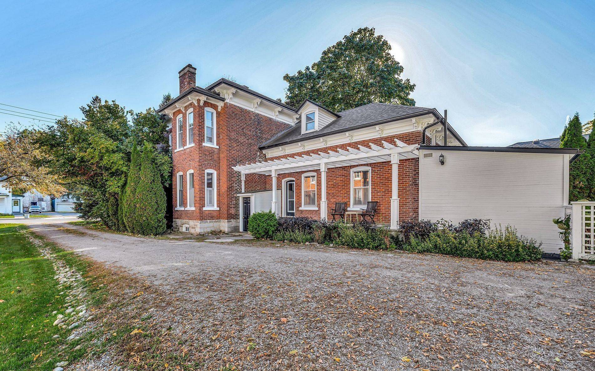 Prince Edward County, ON K0K 2T0,25 Picton Main ST