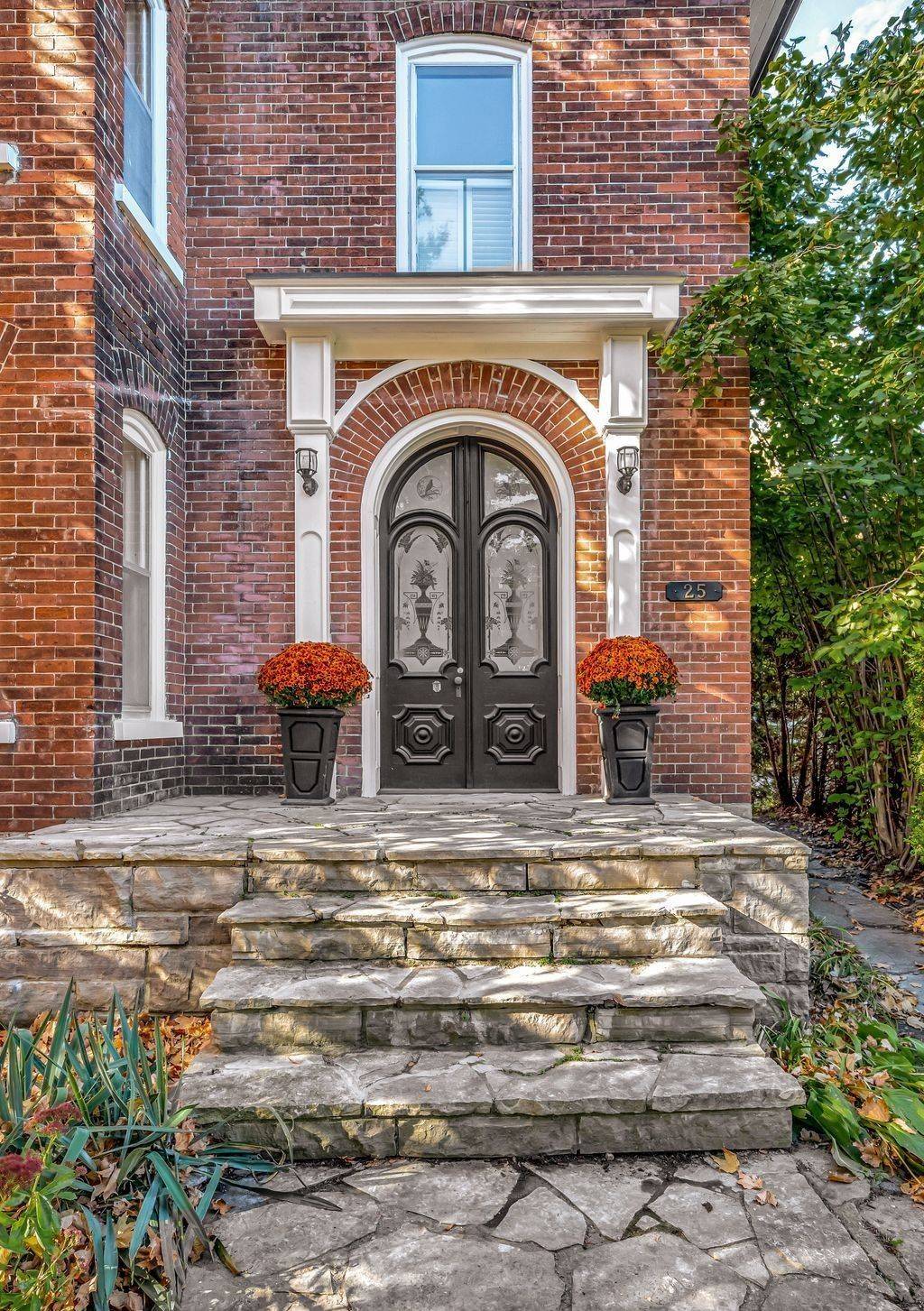 Prince Edward County, ON K0K 2T0,25 Picton Main ST