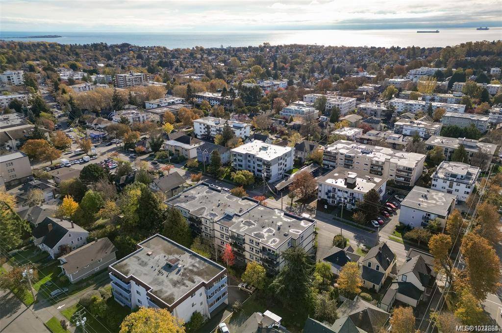 Victoria, BC V8V 3A5,1024 Fairfield Rd #204