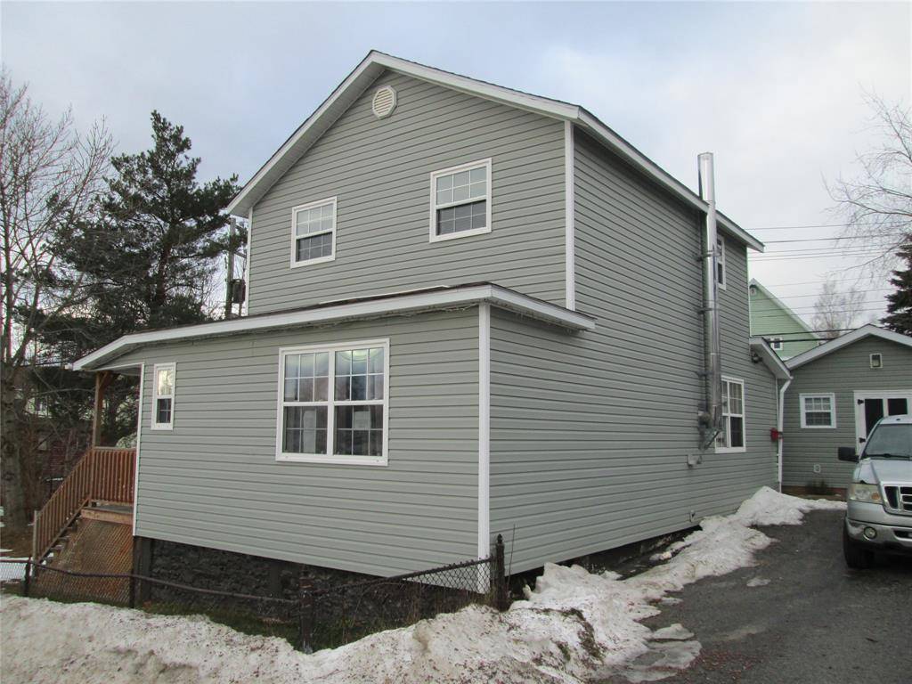 Grand Falls Windsor, NL A2A 2A9,5 Monchy Road