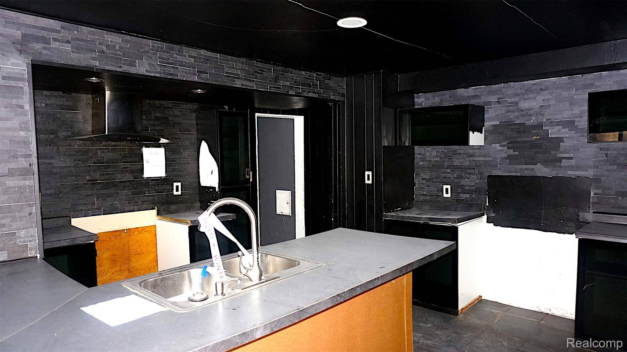 Southfield, MI 48033,25865 Forestview DR