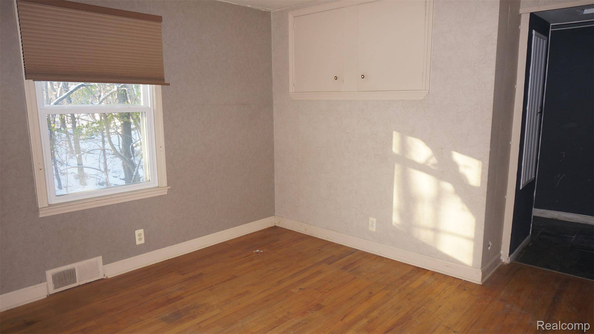 Southfield, MI 48033,25865 Forestview DR