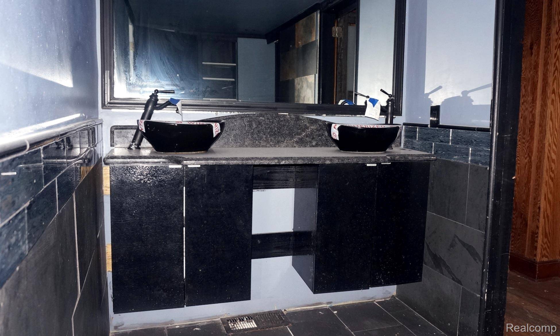 Southfield, MI 48033,25865 Forestview DR