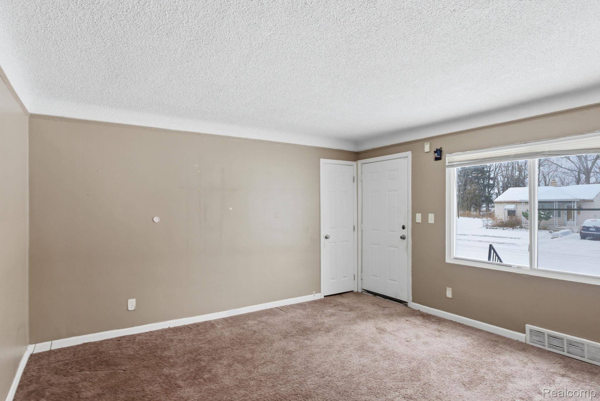 Inkster, MI 48141,26641 New York ST