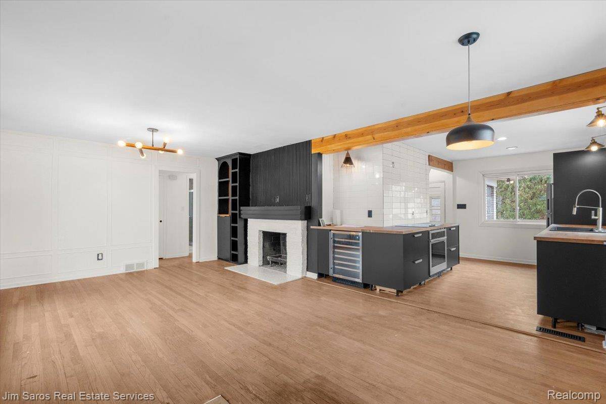 Grosse Pointe Farms, MI 48236,463 Elizabeth CT