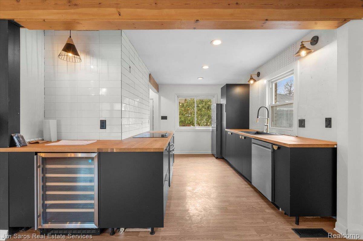 Grosse Pointe Farms, MI 48236,463 Elizabeth CT