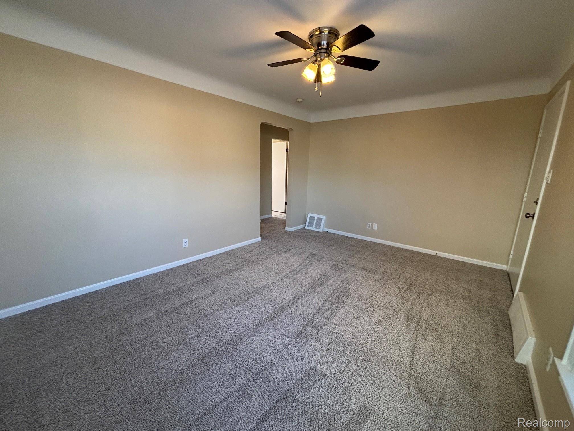 Eastpointe, MI 48021,16784 Toepfer DR