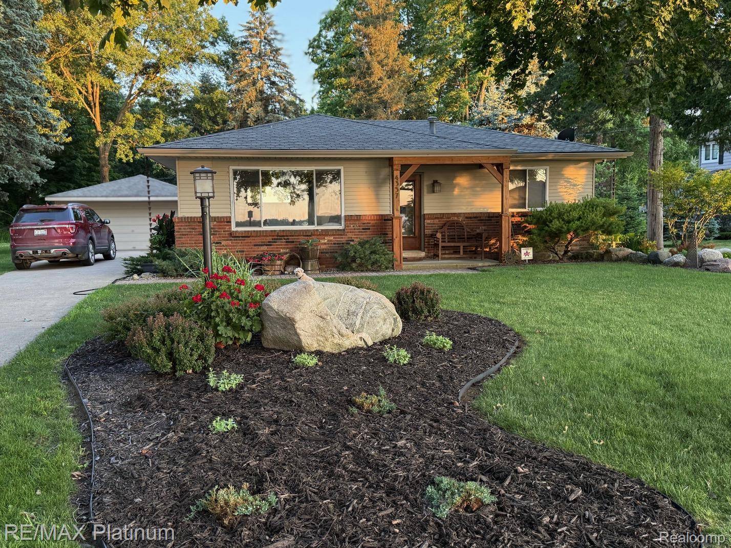 Brighton, MI 48116,4357 Skusa DR