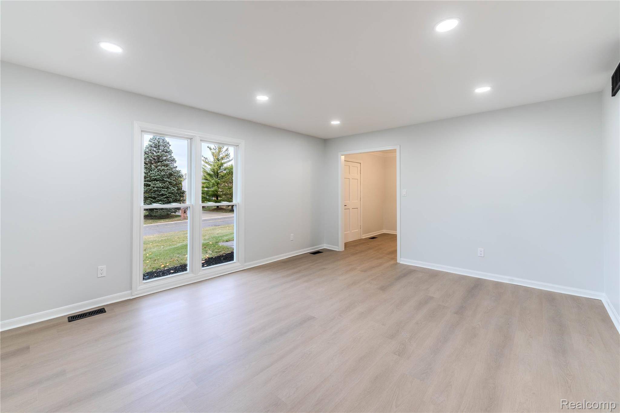 West Bloomfield, MI 48323,5435 Tequesta DR