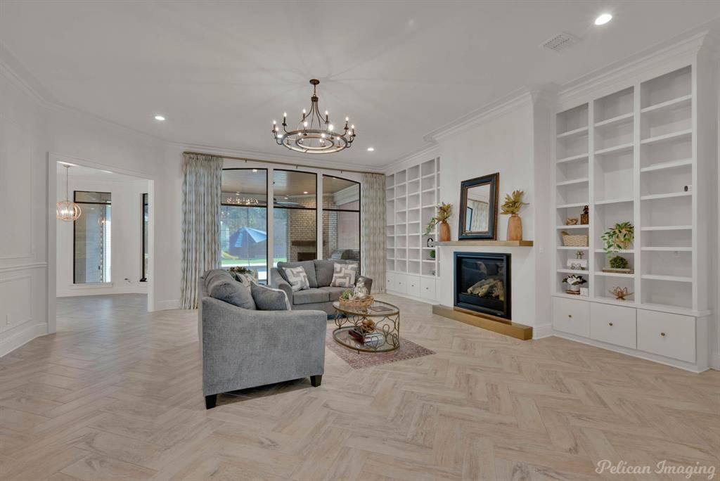 Shreveport, LA 71106,407 Oakwood Trace Court