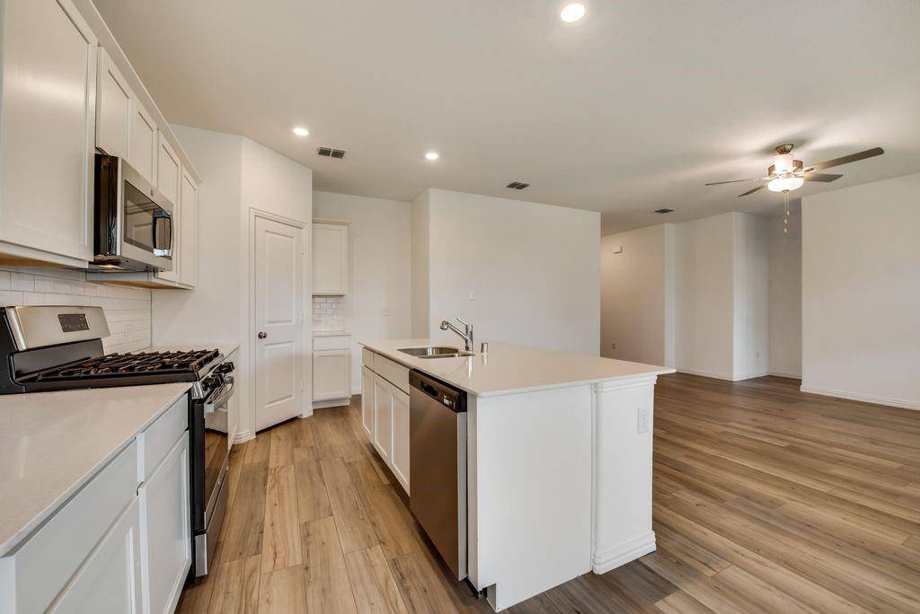 Azle, TX 76020,204 Coconut Drive