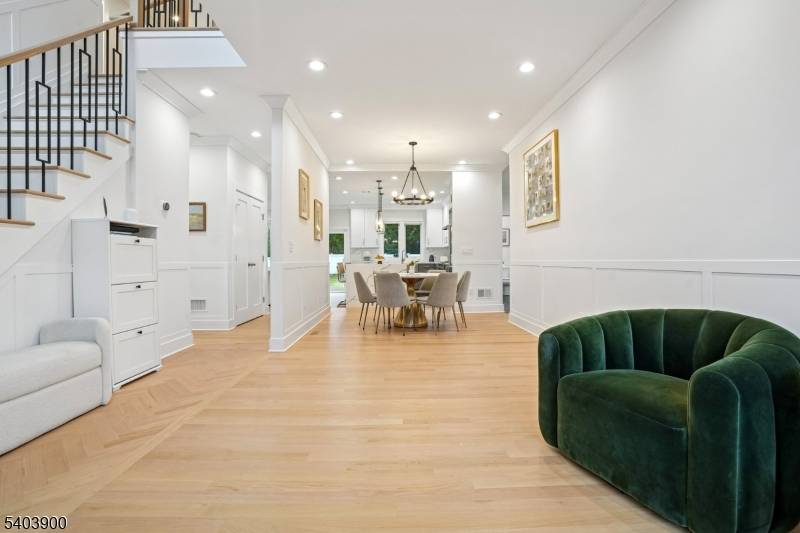 Livingston Twp., NJ 07039,18 Glendale Ave