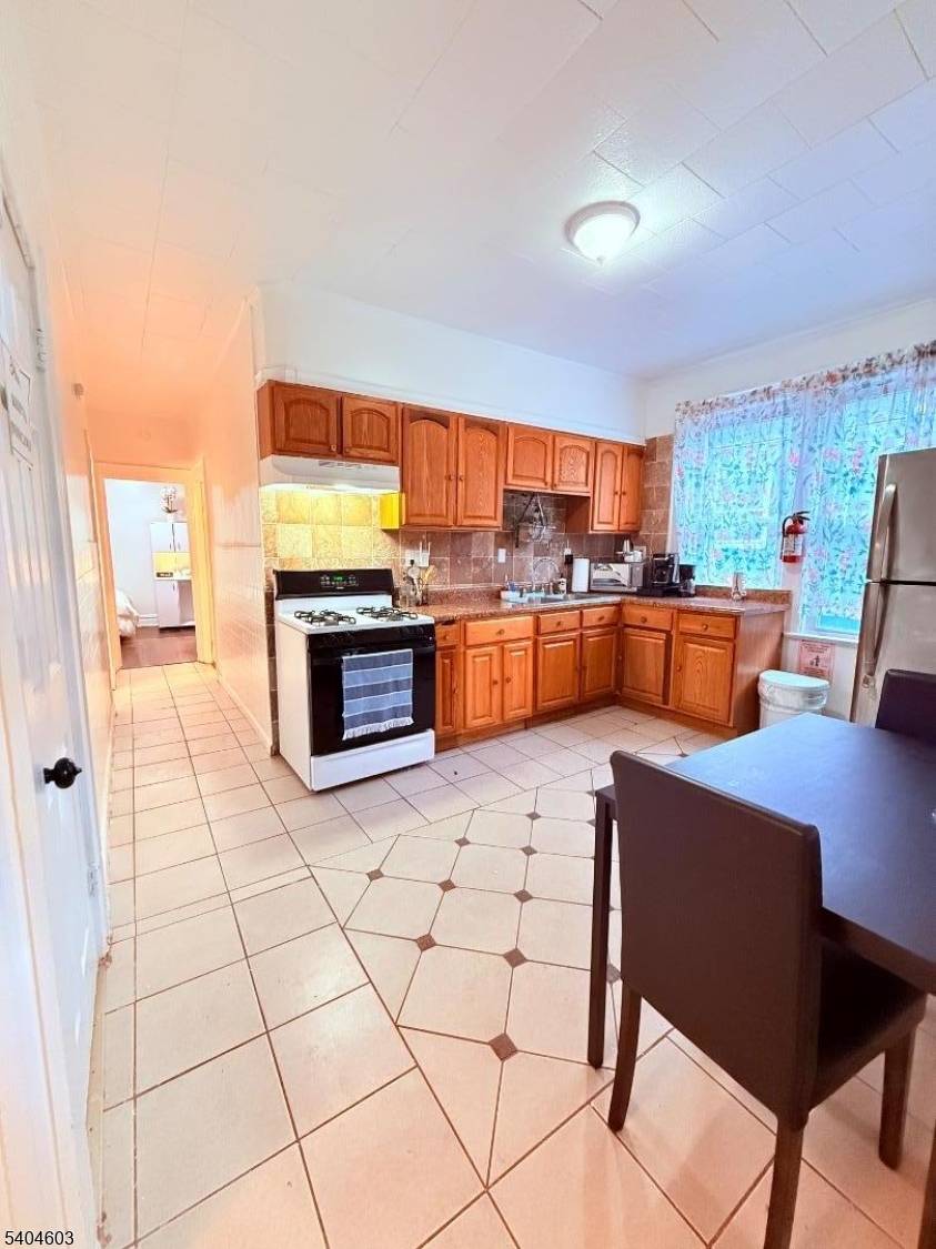 Newark City, NJ 07106,52 Brookdale Ave