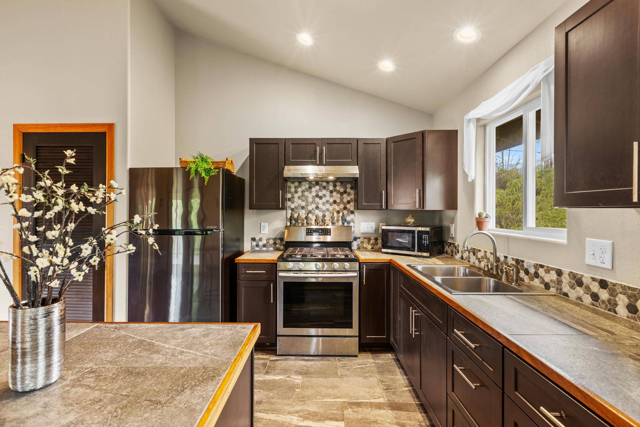 Pahoa, HI 96778,13-958 MALAMA ST