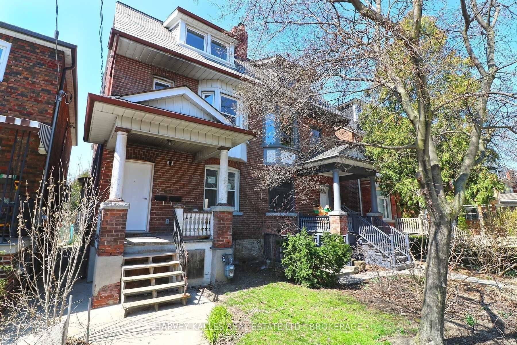 Toronto C01, ON M5S 2L3,202 Major ST #Main