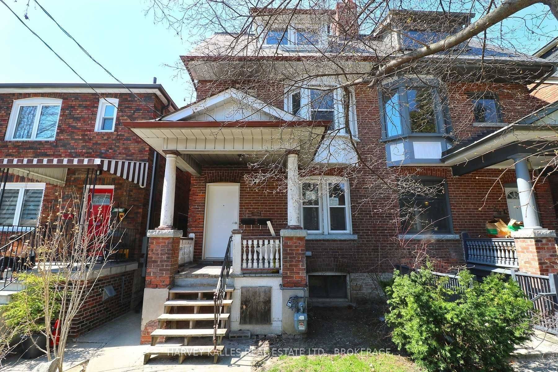 Toronto C01, ON M5S 2L3,202 Major ST #Main