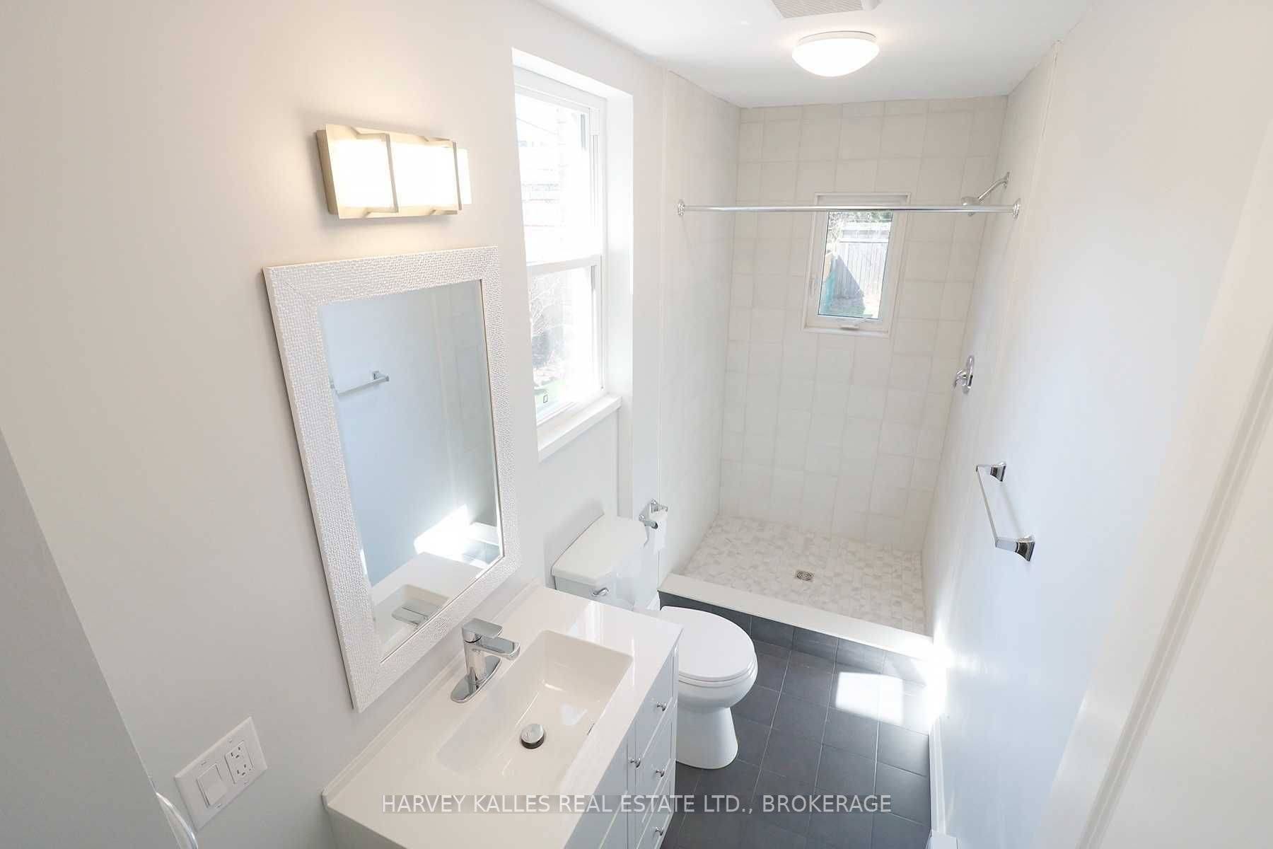 Toronto C01, ON M5S 2L3,202 Major ST #Main