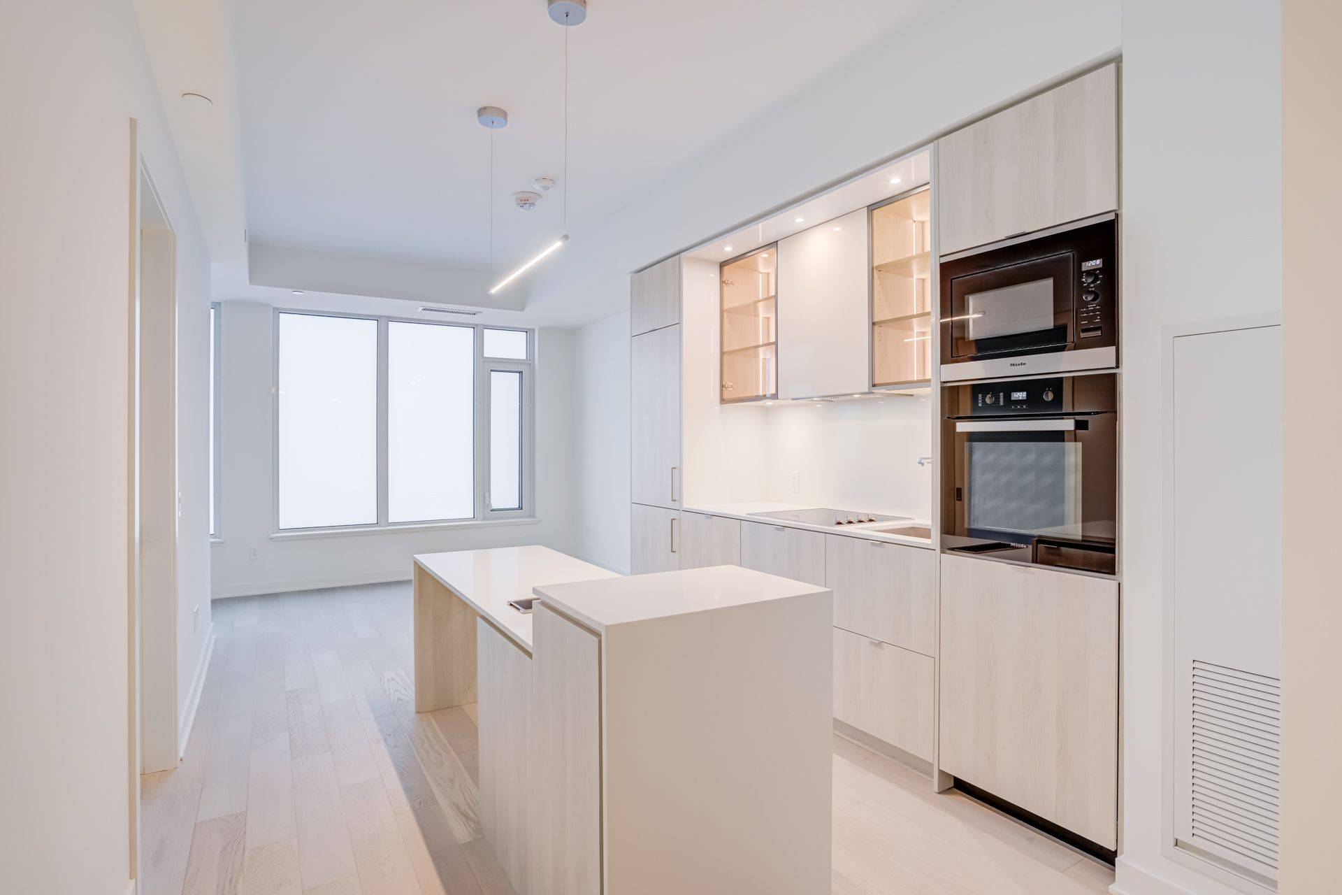 Toronto C02, ON M4Y 0B7,11 Yorkville AVE #4901