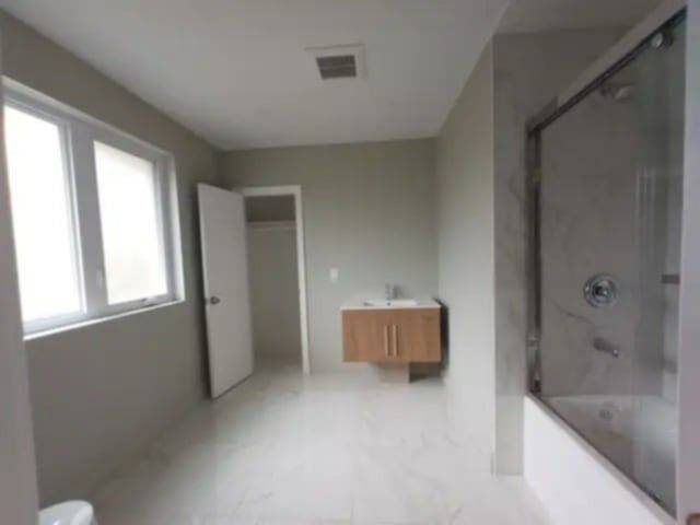 Toronto C07, ON M2N 2C2,32 Santa Barbara RD #Main