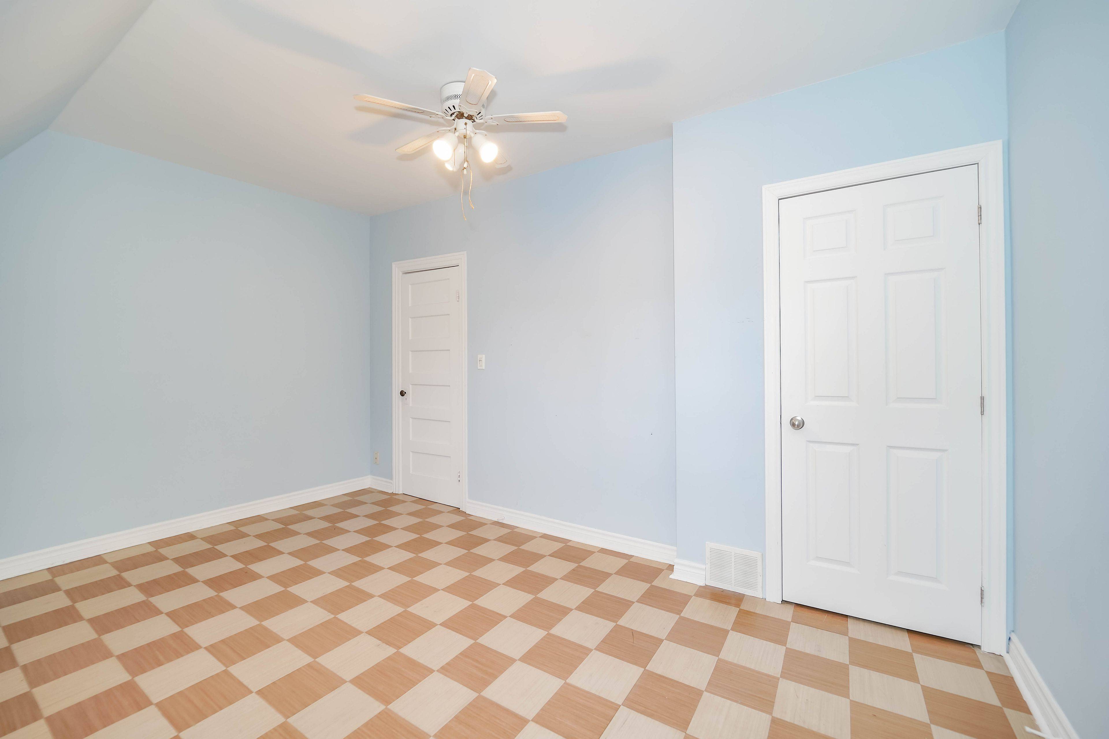 Toronto C01, ON M6G 3G6,243 Montrose AVE #Upper