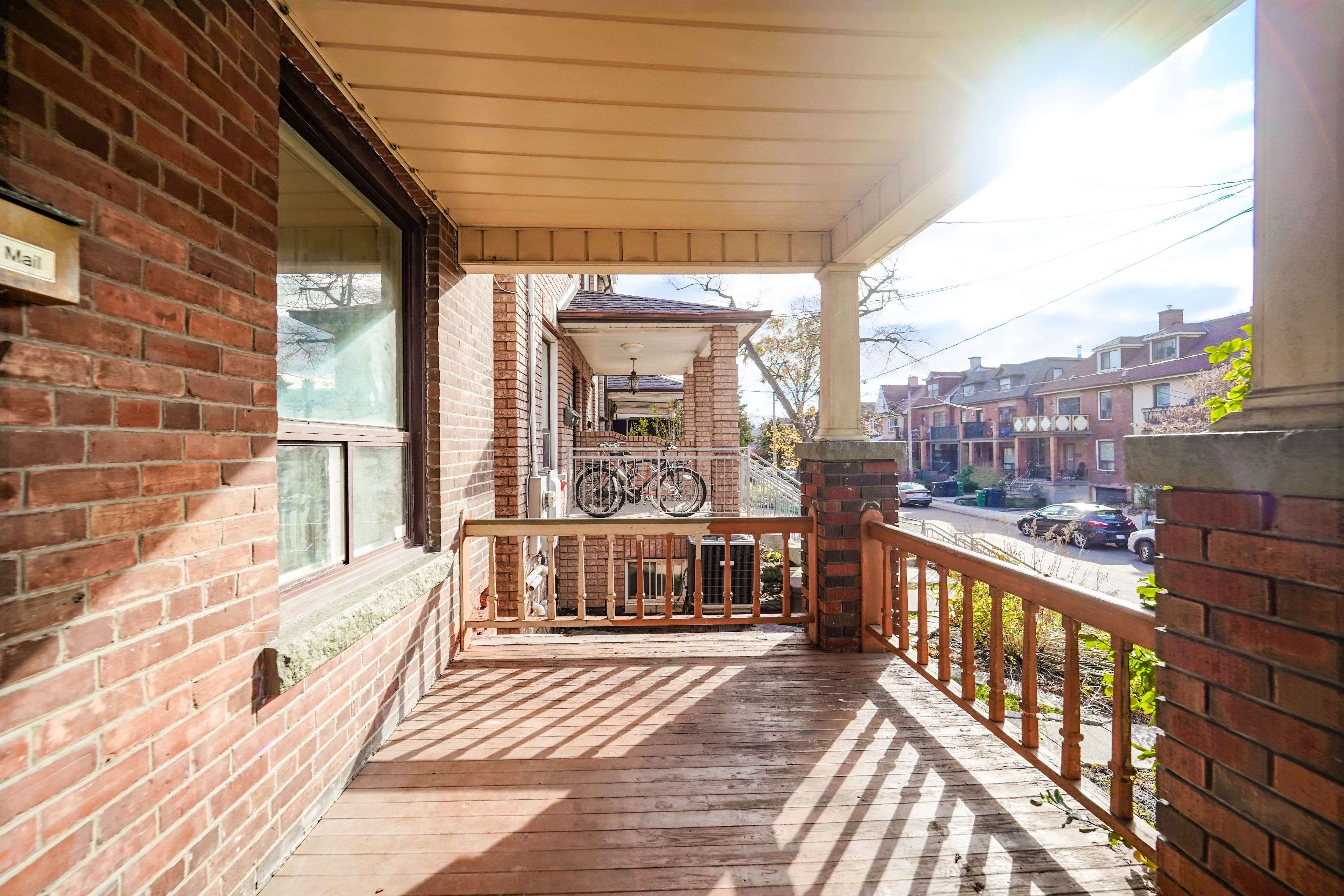 Toronto C01, ON M6G 3G6,243 Montrose AVE #Upper