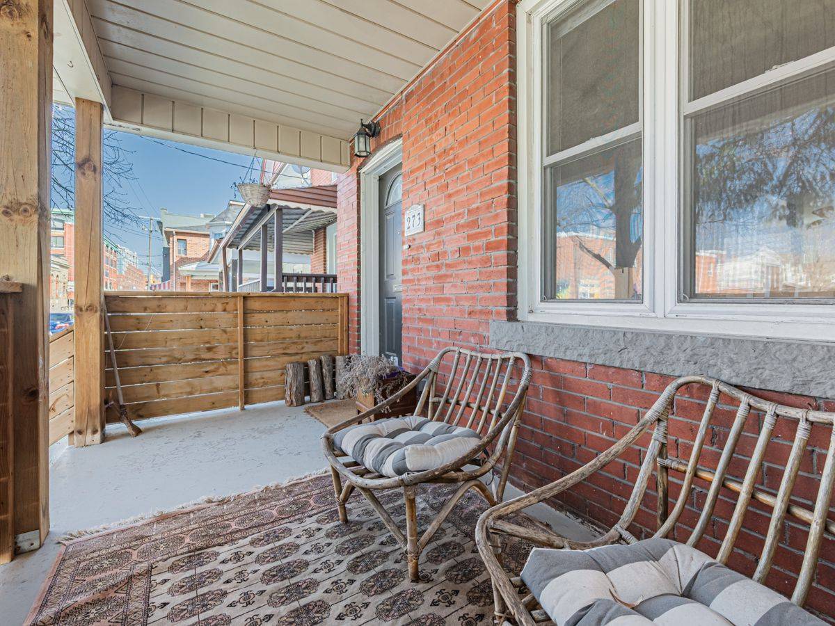 Toronto C02, ON M6G 3B9,273 Christie ST