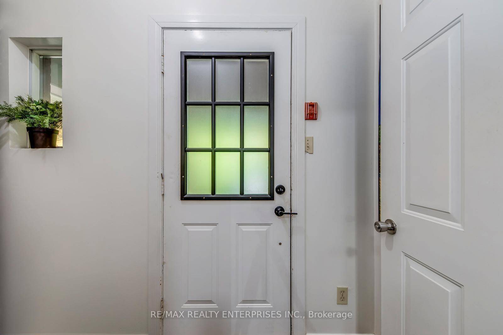 Toronto E02, ON M4L 1N7,92 Dixon AVE