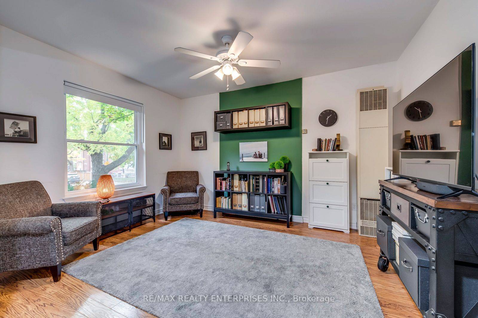 Toronto E02, ON M4L 1N7,92 Dixon AVE