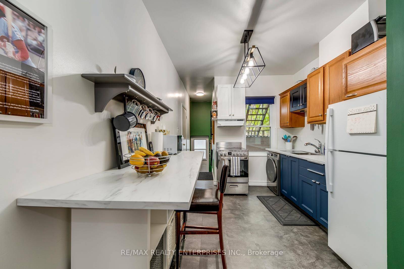 Toronto E02, ON M4L 1N7,92 Dixon AVE