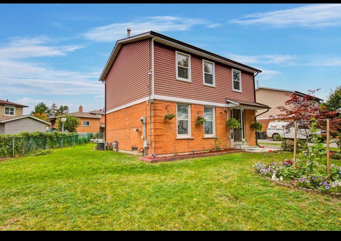 Toronto E11, ON M1B 2S5,4 Stanbridge CT #Main