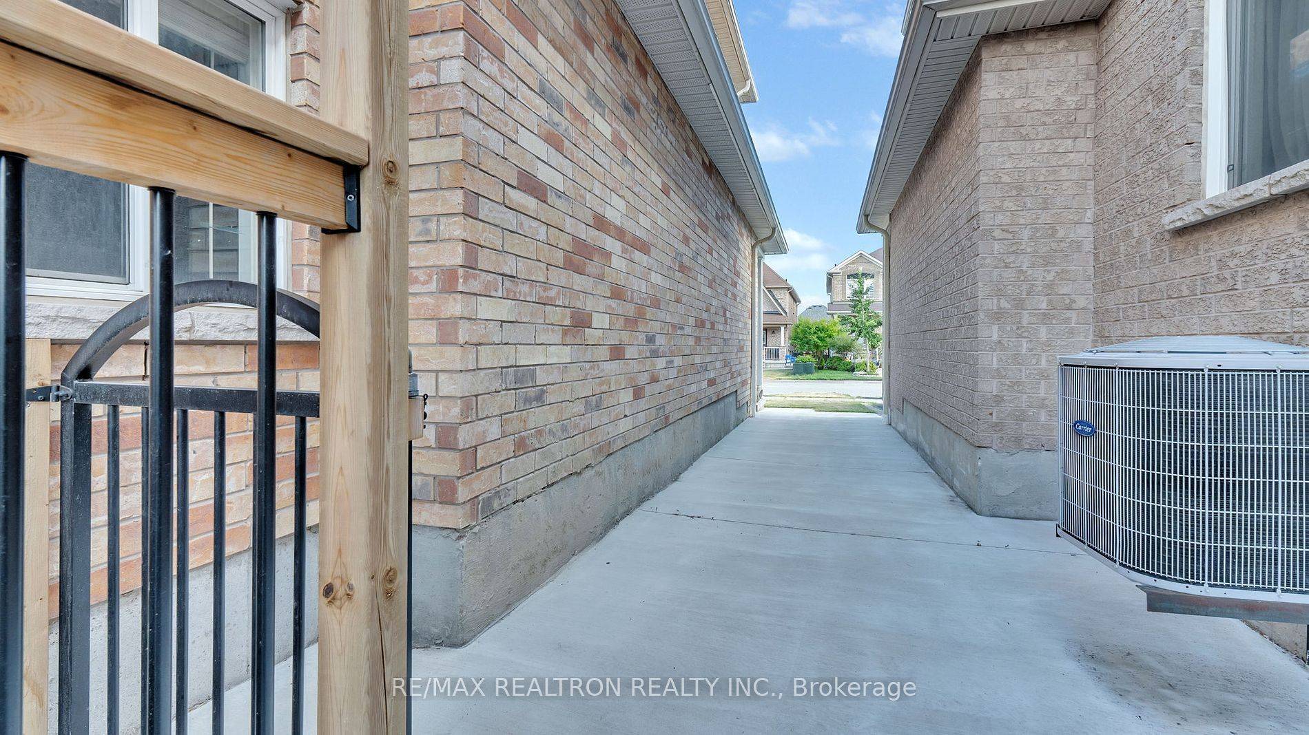 Whitby, ON L1N 0C2,4 Oceanpearl CRES #Bsmt