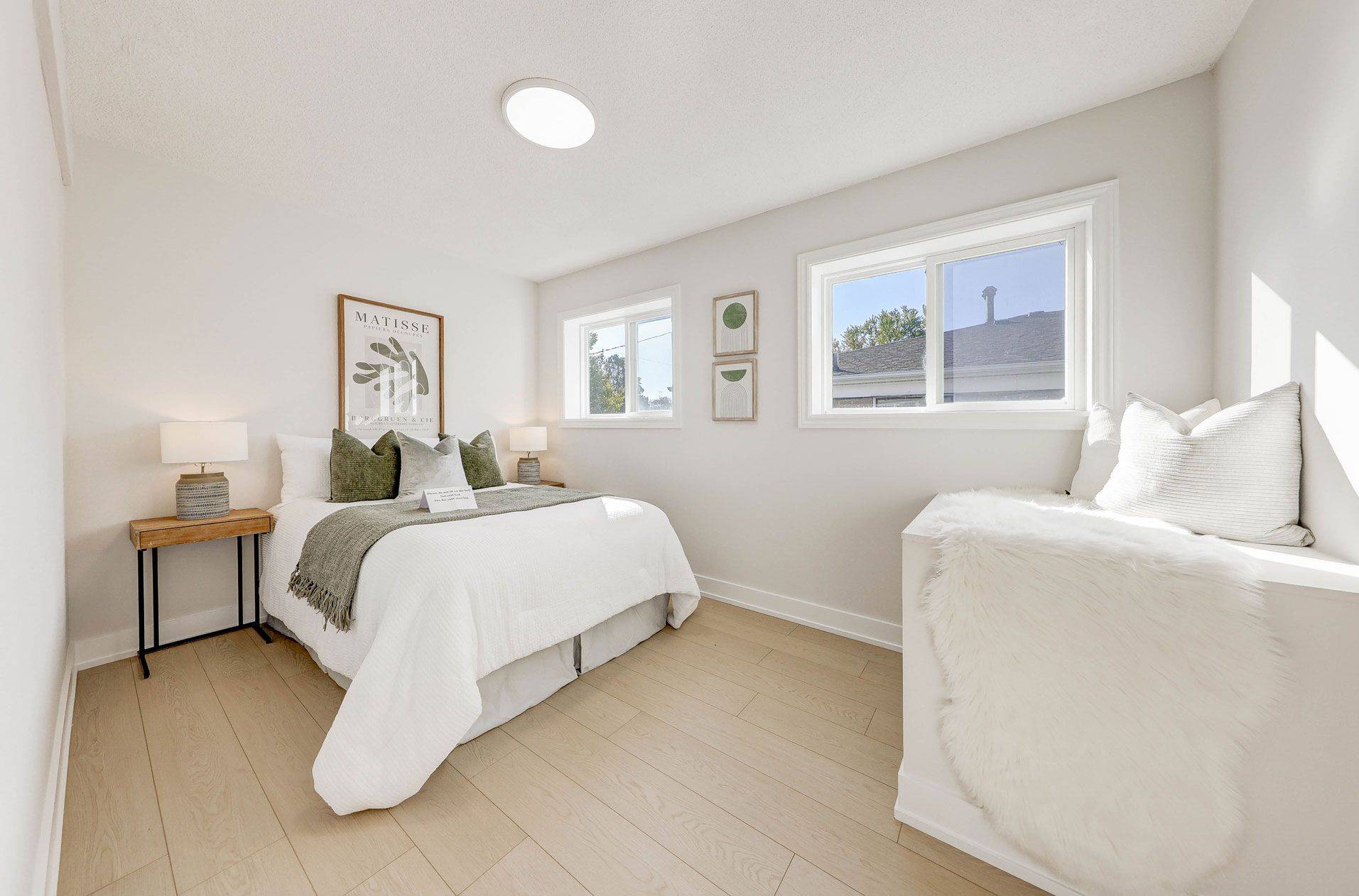 Toronto E04, ON M1K 3H8,214 Linden AVE