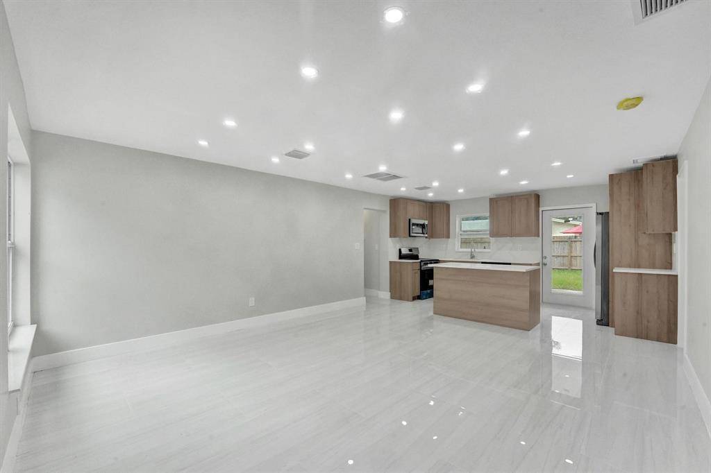 Hollywood, FL 33024,3721 N 66th Ave