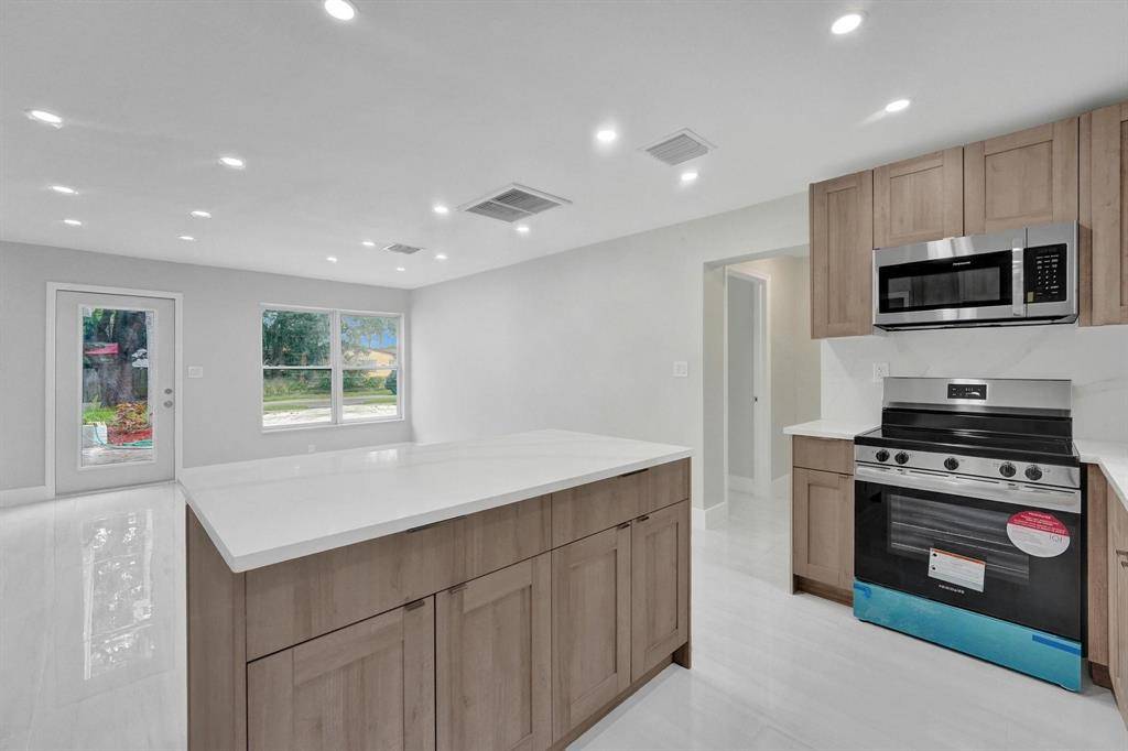 Hollywood, FL 33024,3721 N 66th Ave