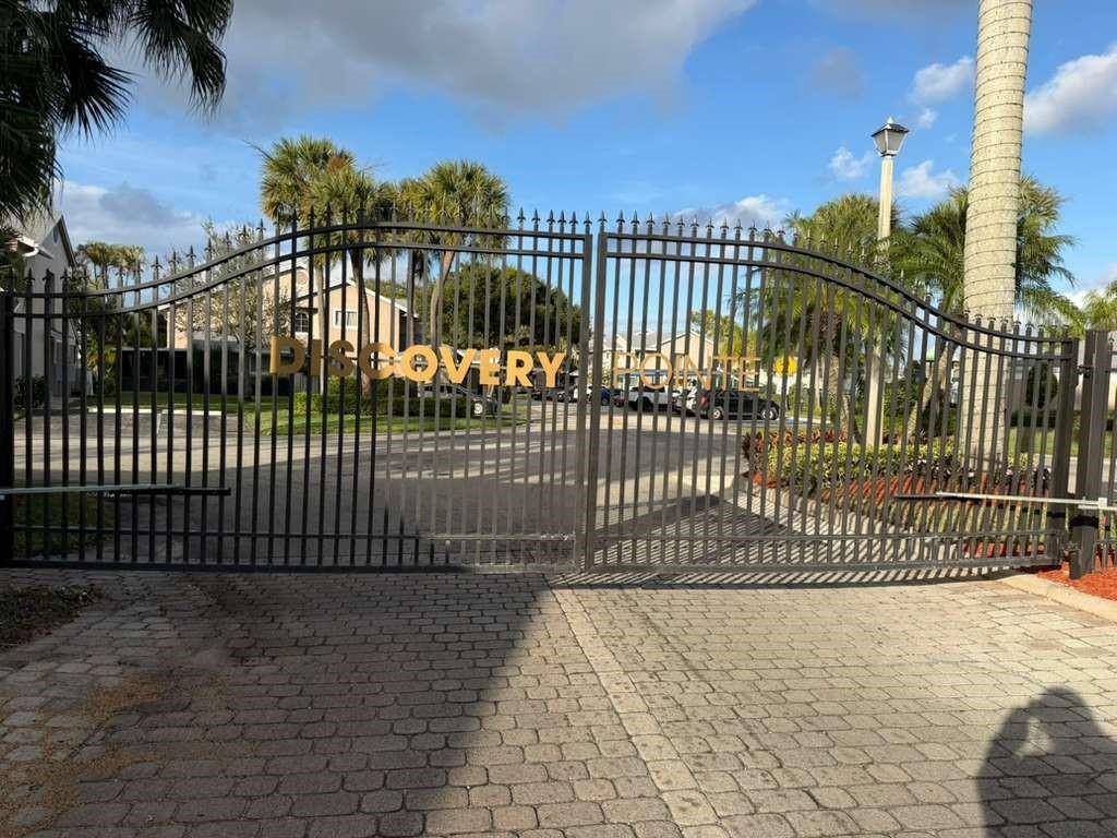 Deerfield Beach, FL 33442,1952 Discovery Cir E