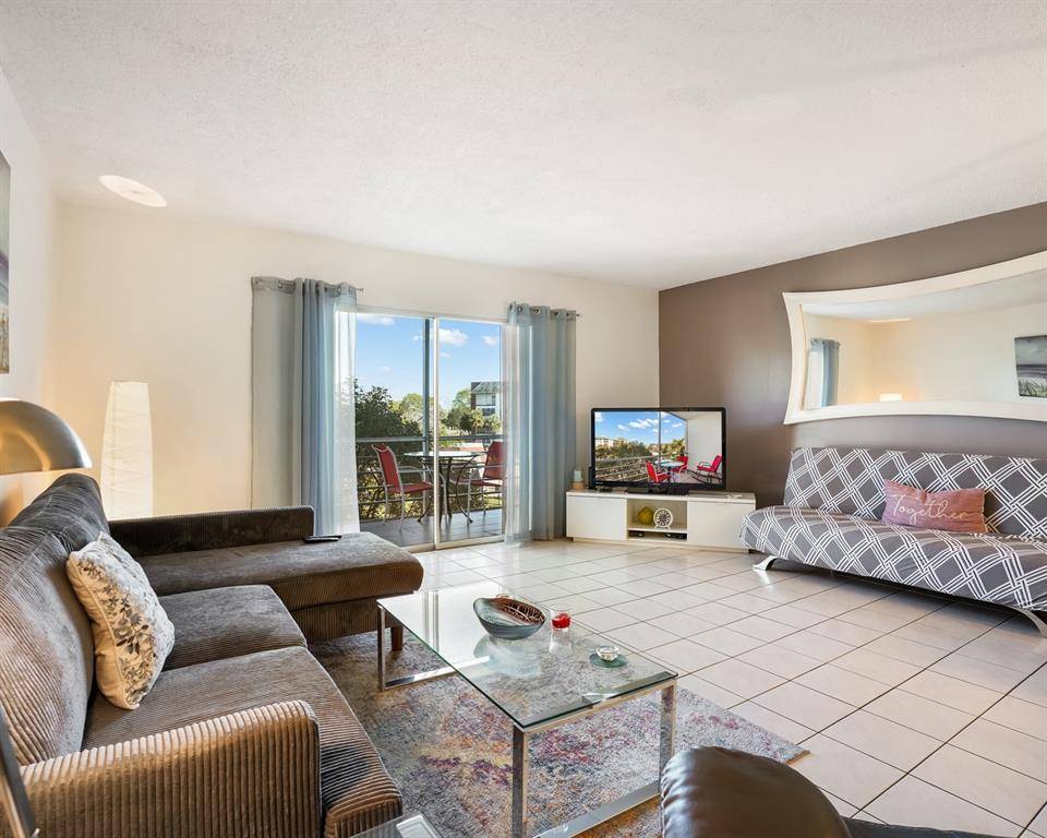 Lauderhill, FL 33313,4770 NW 21st St #305