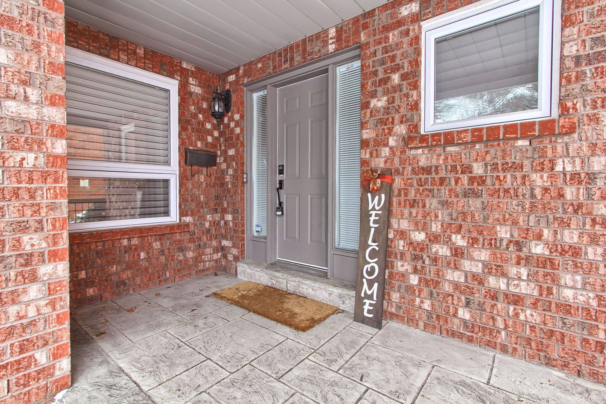 Aurora, ON L4G 6N3,50 Buttonwood TRL