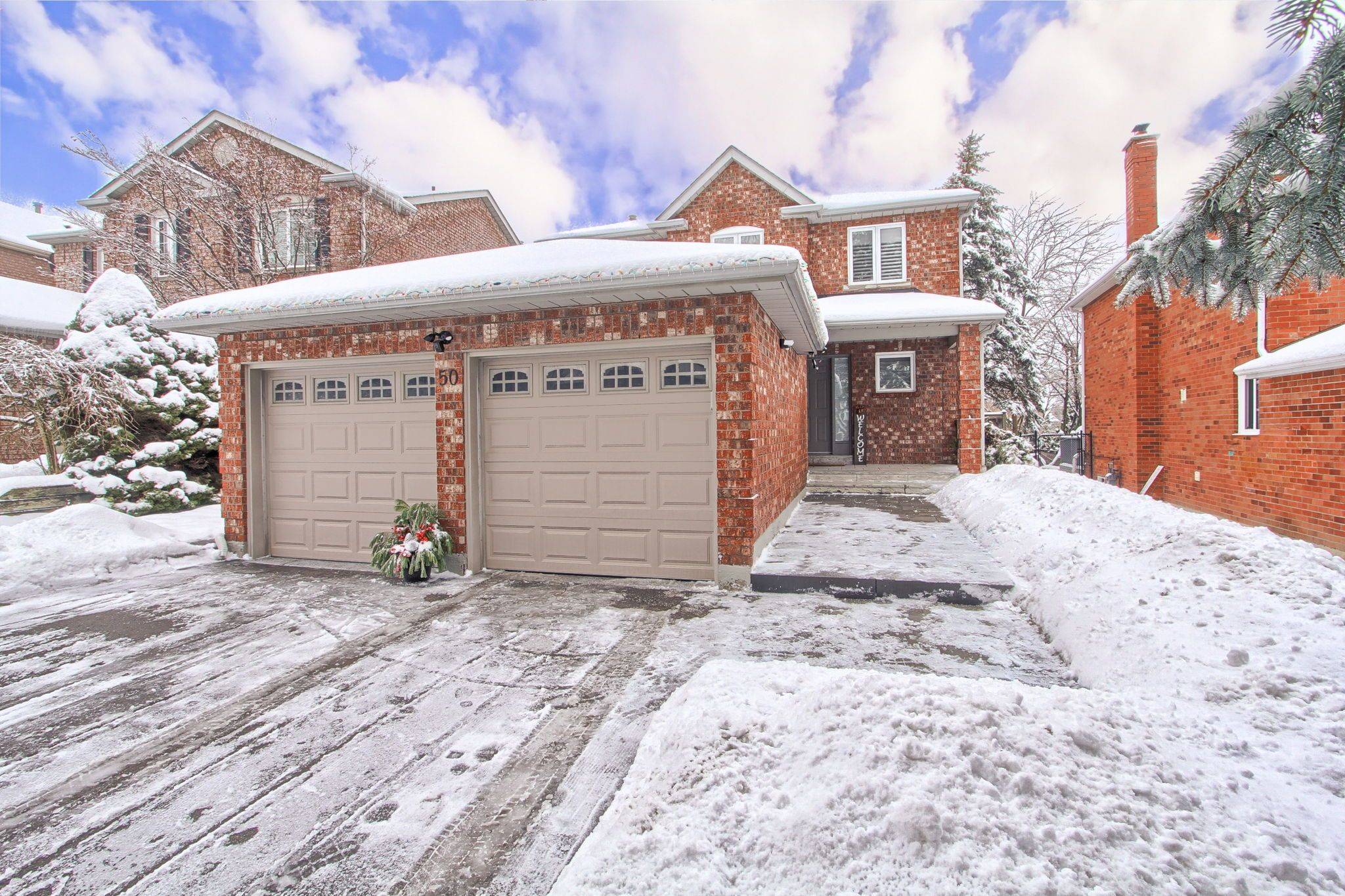 Aurora, ON L4G 6N3,50 Buttonwood TRL