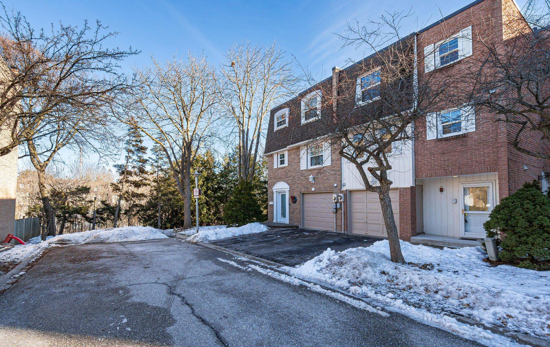 Markham, ON L3P 3S9,6 Hepworth WAY