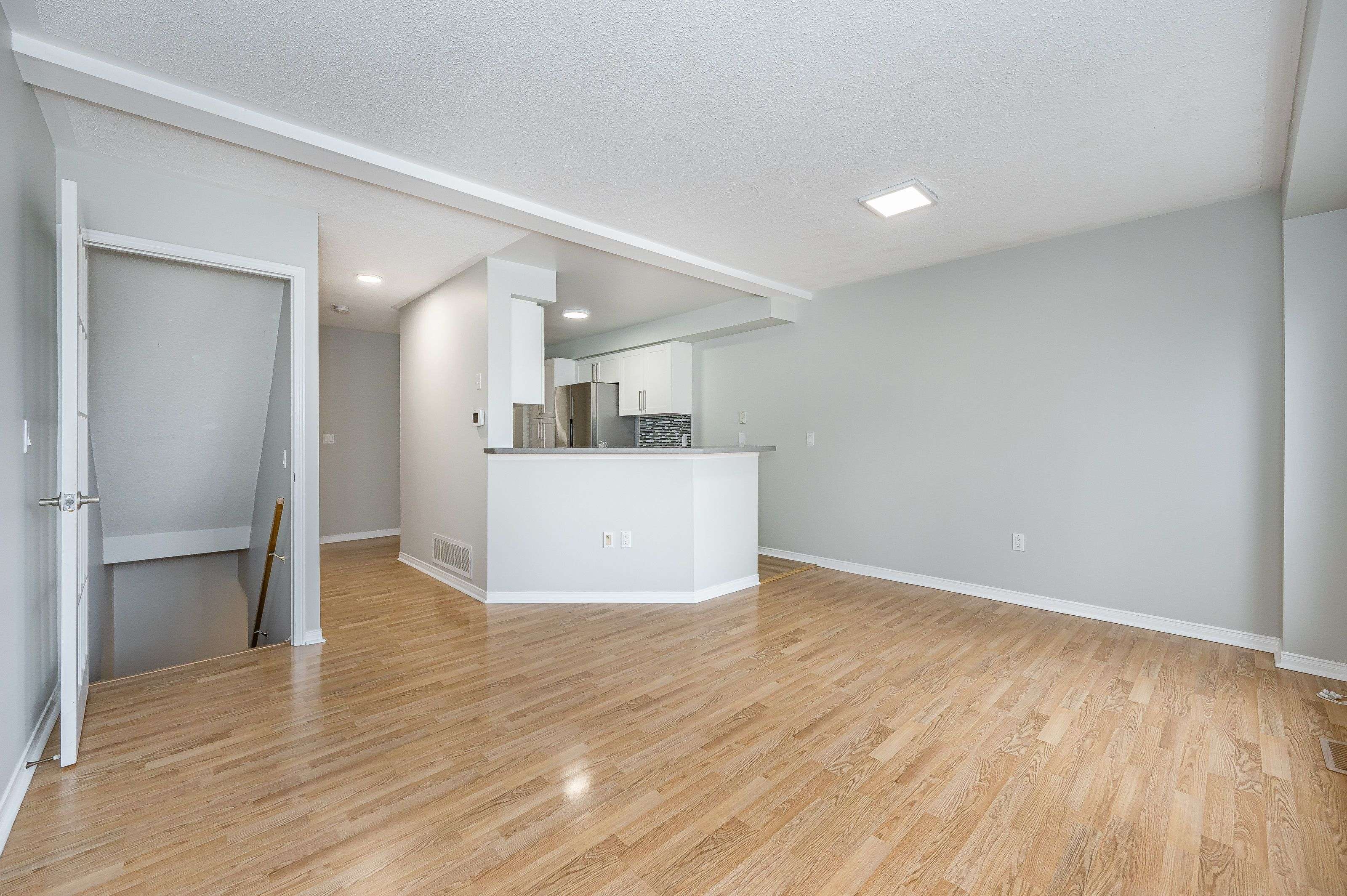 Mississauga, ON L4Z 3Y2,190 Forum DR #71