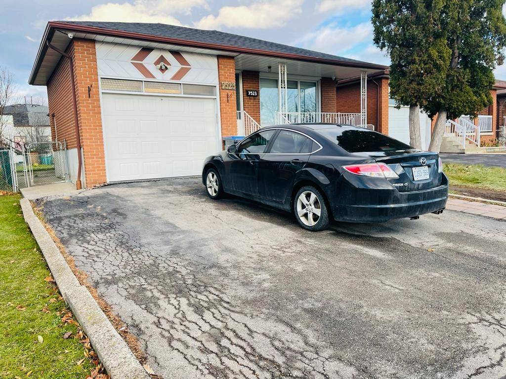 Mississauga, ON L4T 3S1,7523 Middlebrook ST #Lower