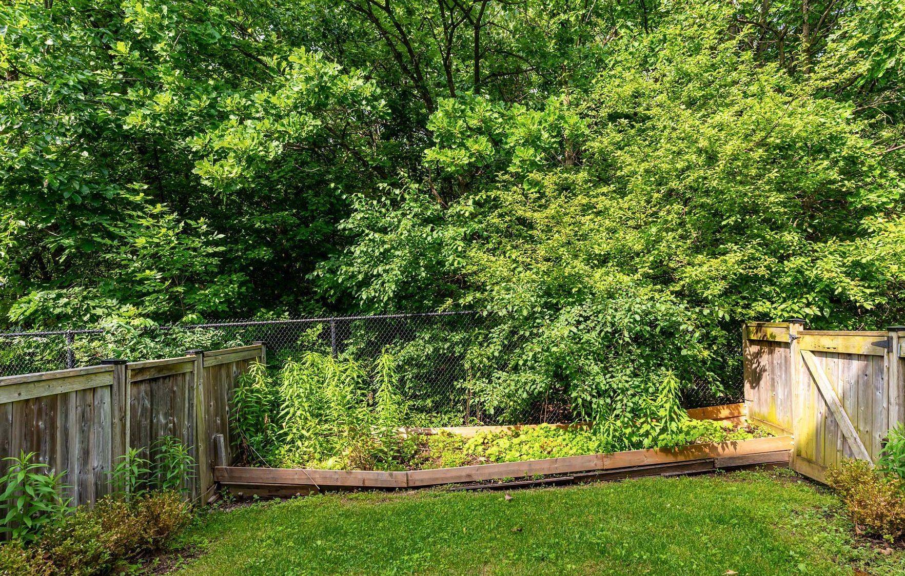 Mississauga, ON L5M 0A5,3950 Erin Centre BLVD #70