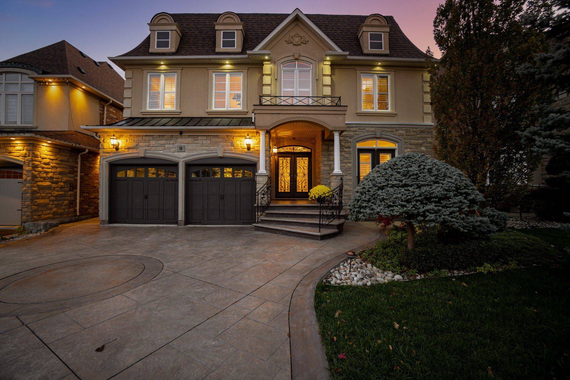 Brampton, ON L6P 1V3,9 Concorde DR