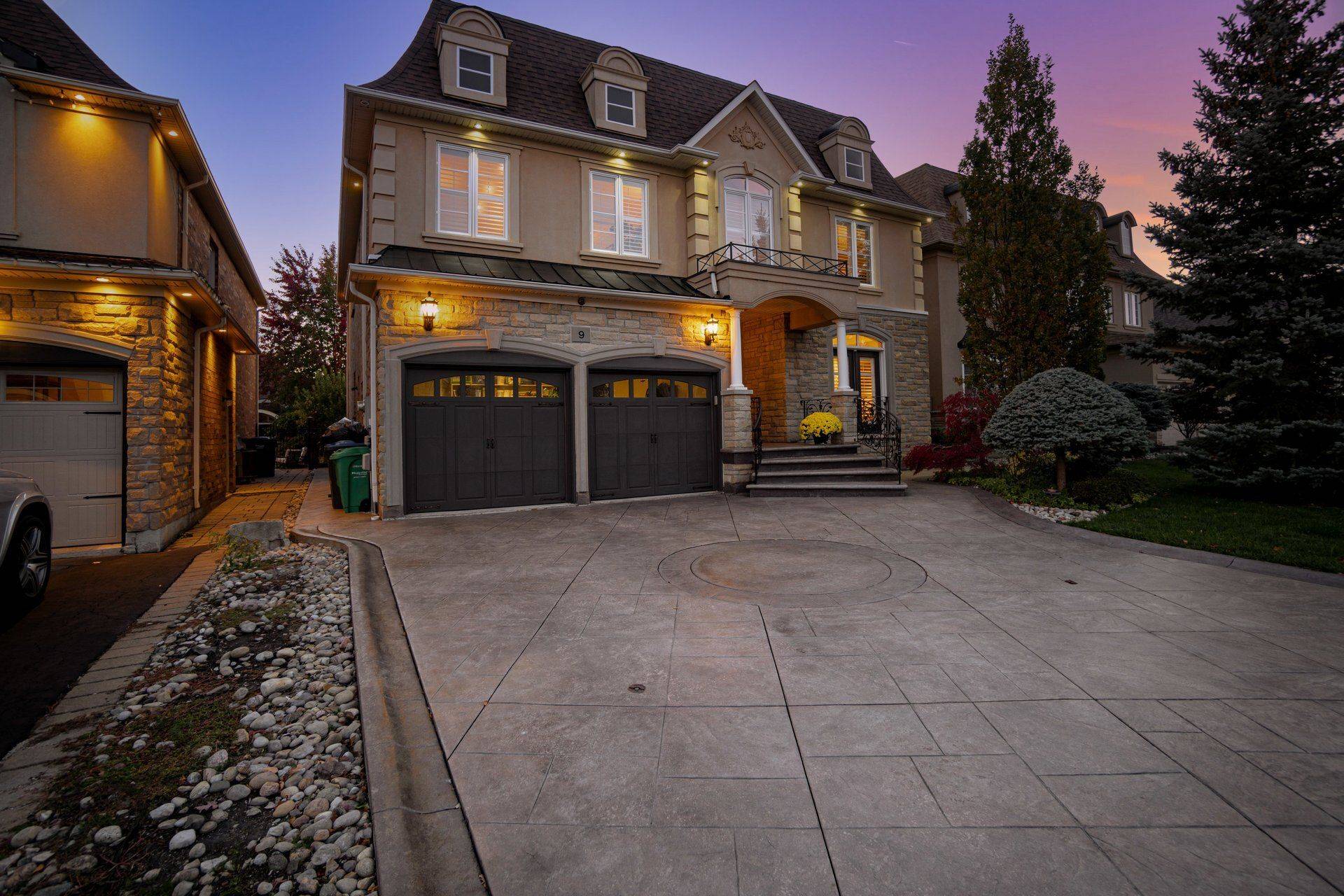 Brampton, ON L6P 1V3,9 Concorde DR